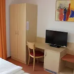 Gaestehaus Zum Wolffenturm 게스트하우스 3*