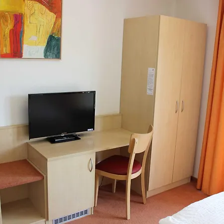 Gaestehaus Zum Wolffenturm Pensjonat Lehrensteinsfeld