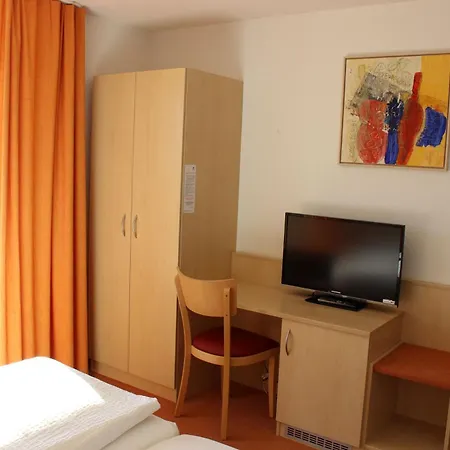 Pensjonat Gaestehaus Zum Wolffenturm 3*