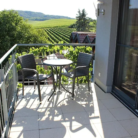 Gaestehaus Zum Wolffenturm Pensjonat Lehrensteinsfeld