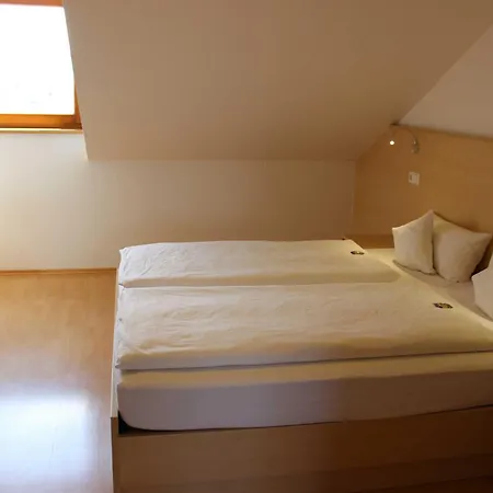 Gaestehaus Zum Wolffenturm Pensjonat