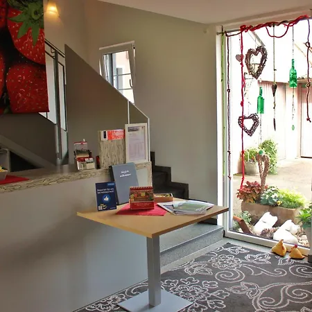 Pensjonat Gaestehaus Zum Wolffenturm Lehrensteinsfeld